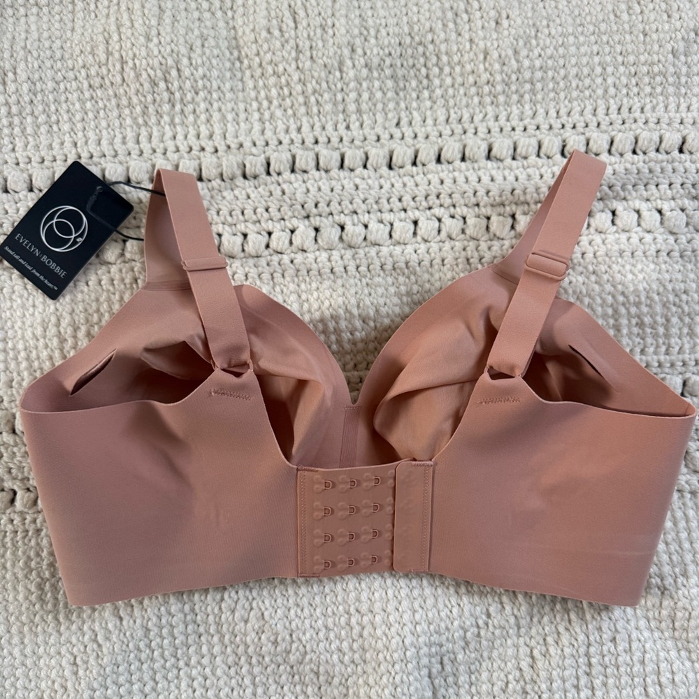 Evelyn & Bobbie Starlette Plunge Bra Wireless Padded Seamless Support NWT Size M - Picture 4 of 15